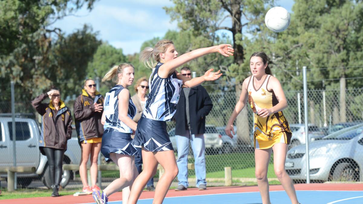 PASS: Lauren Valenta played a big role during Coly's opening A grade netball clash last weekend.