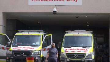 The latest performance of ambulance responses times in Victoria have been detailed in a report. (Luis Ascui/AAP PHOTOS)