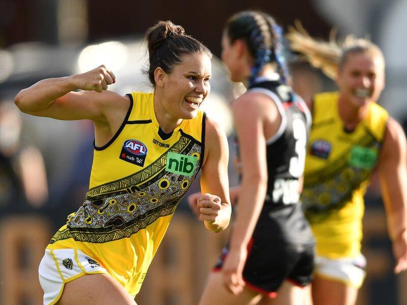 Meagan Kiely (l) was among the goal kickers as Richmond thumped St Kilda in the AFLW season opener.